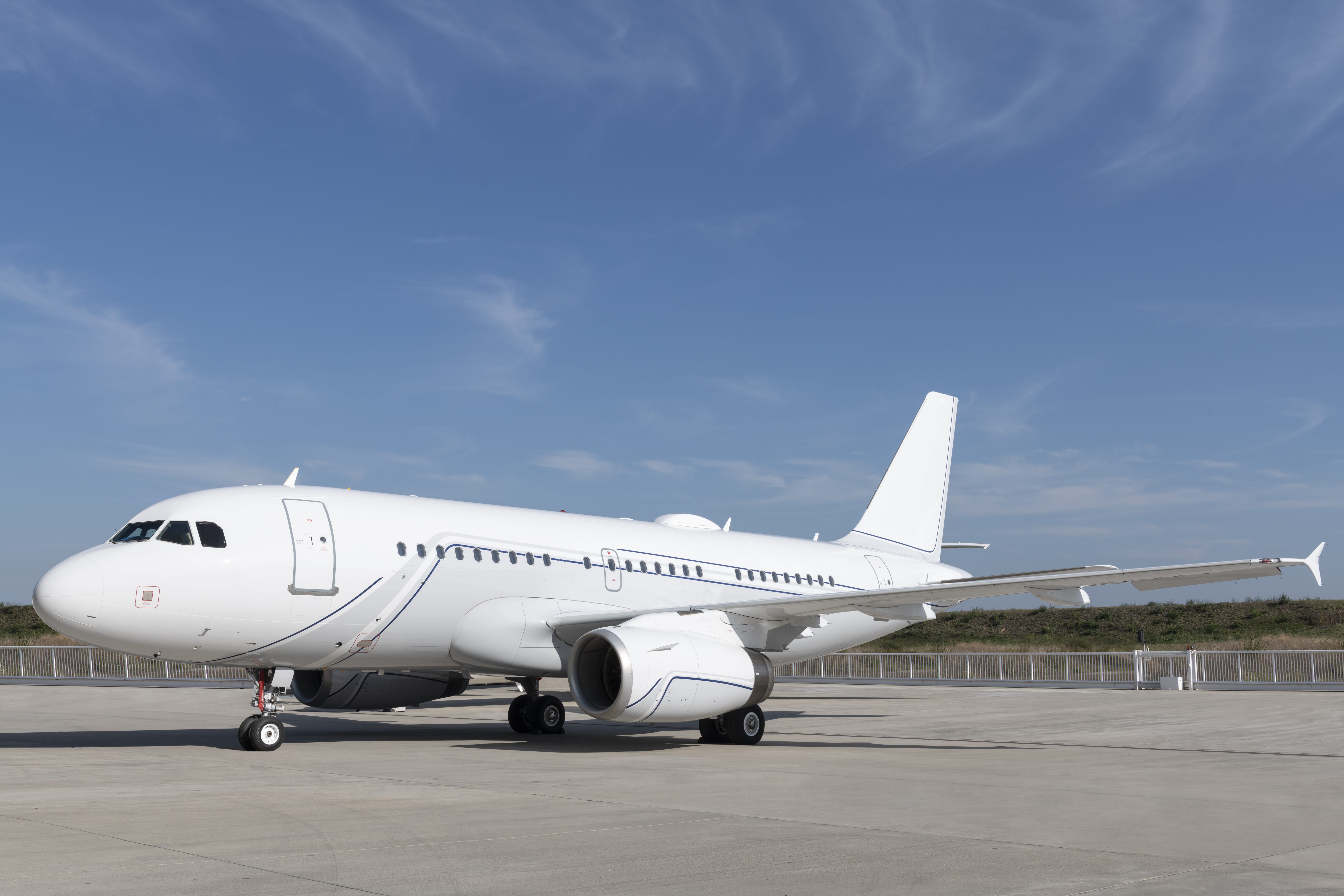 バートル AIRCRAFT AC300 AC370/371 Charter Airbus Airbus 319 Corporate Jet | rental cost, specs