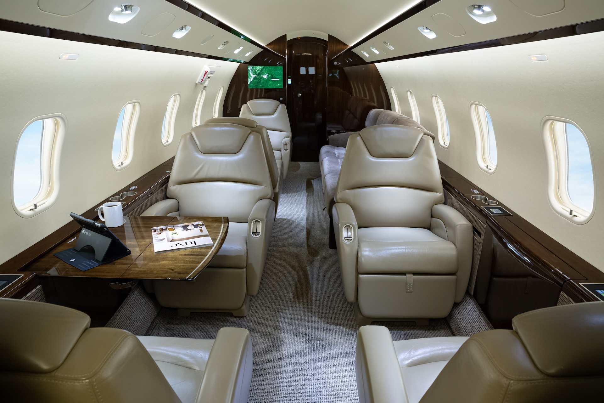 Challenger 300