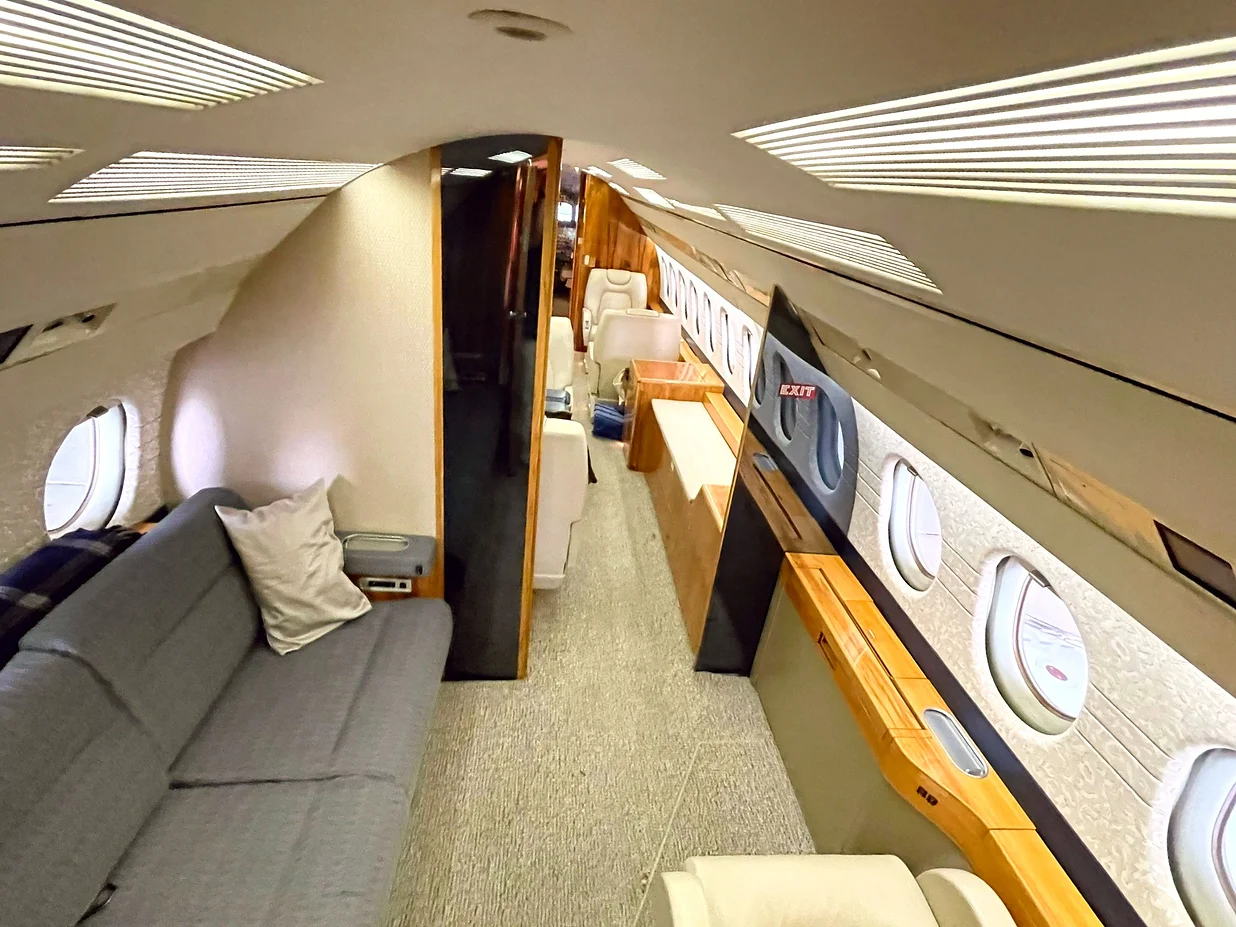 Falcon 900B