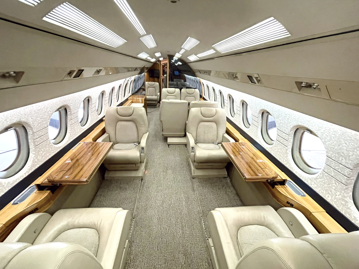 Falcon 900B