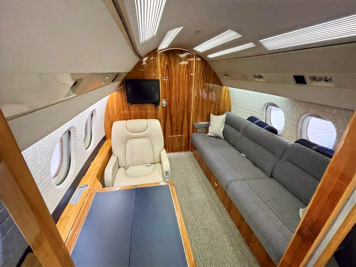 Falcon 900B