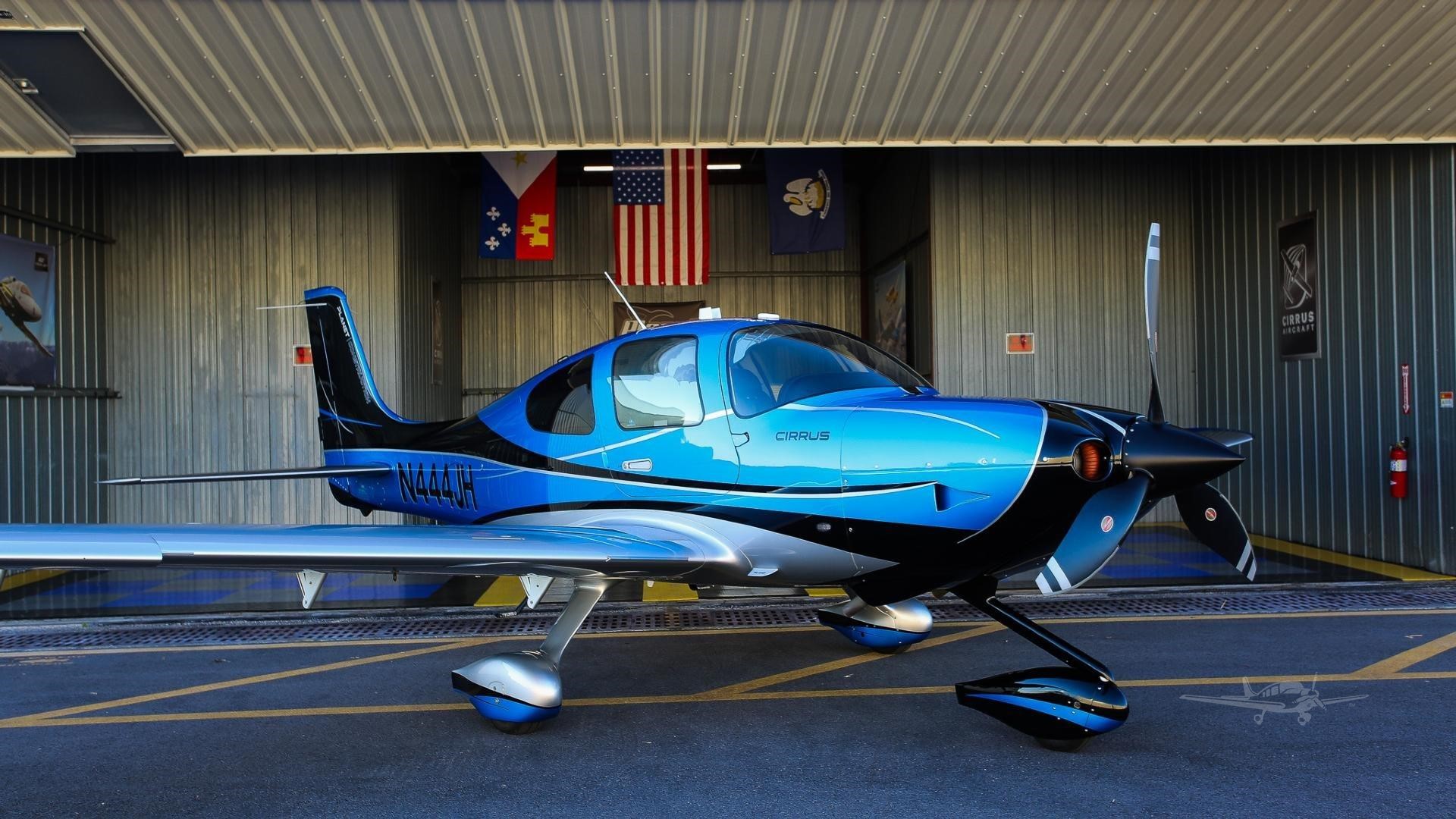 Cirrus SR22