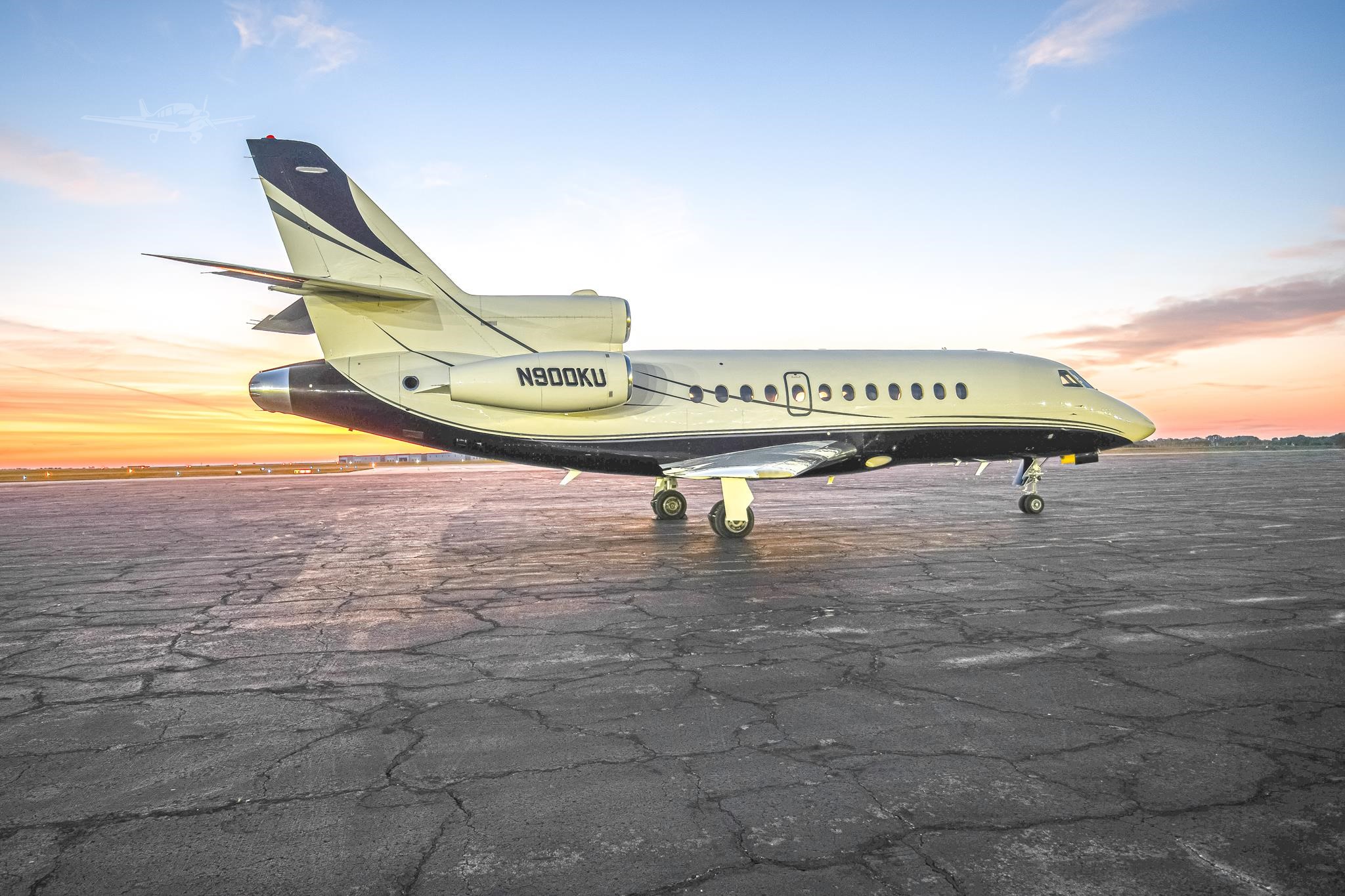 Falcon 900B