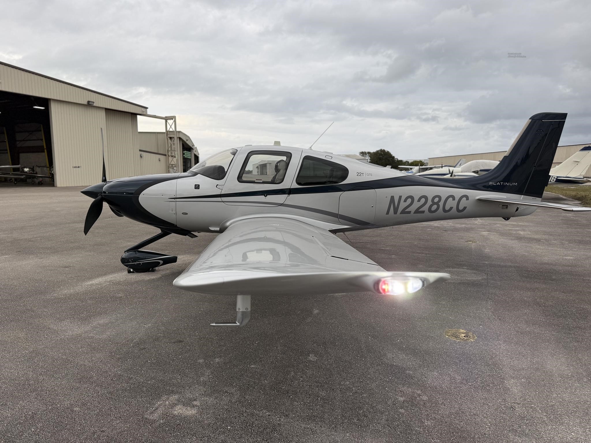 Cirrus SR22