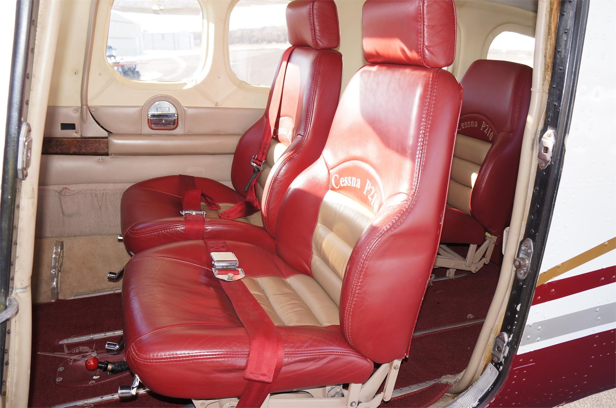 Cessna 210