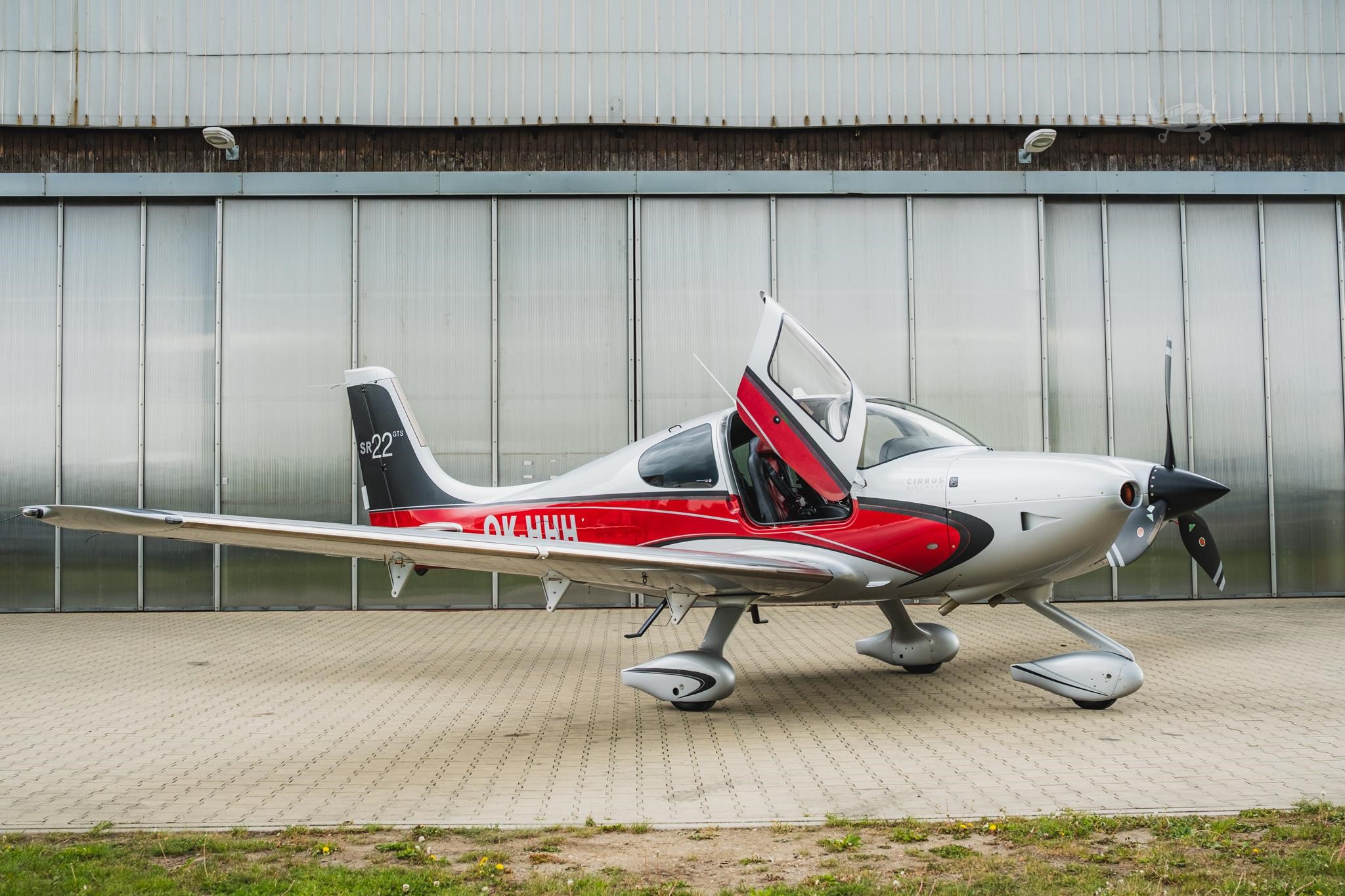 Cirrus SR22