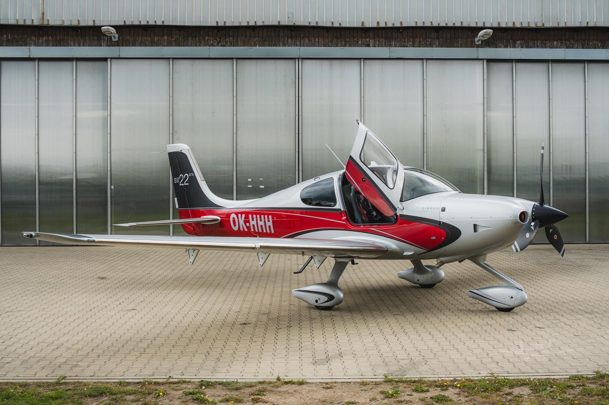 Cirrus SR22