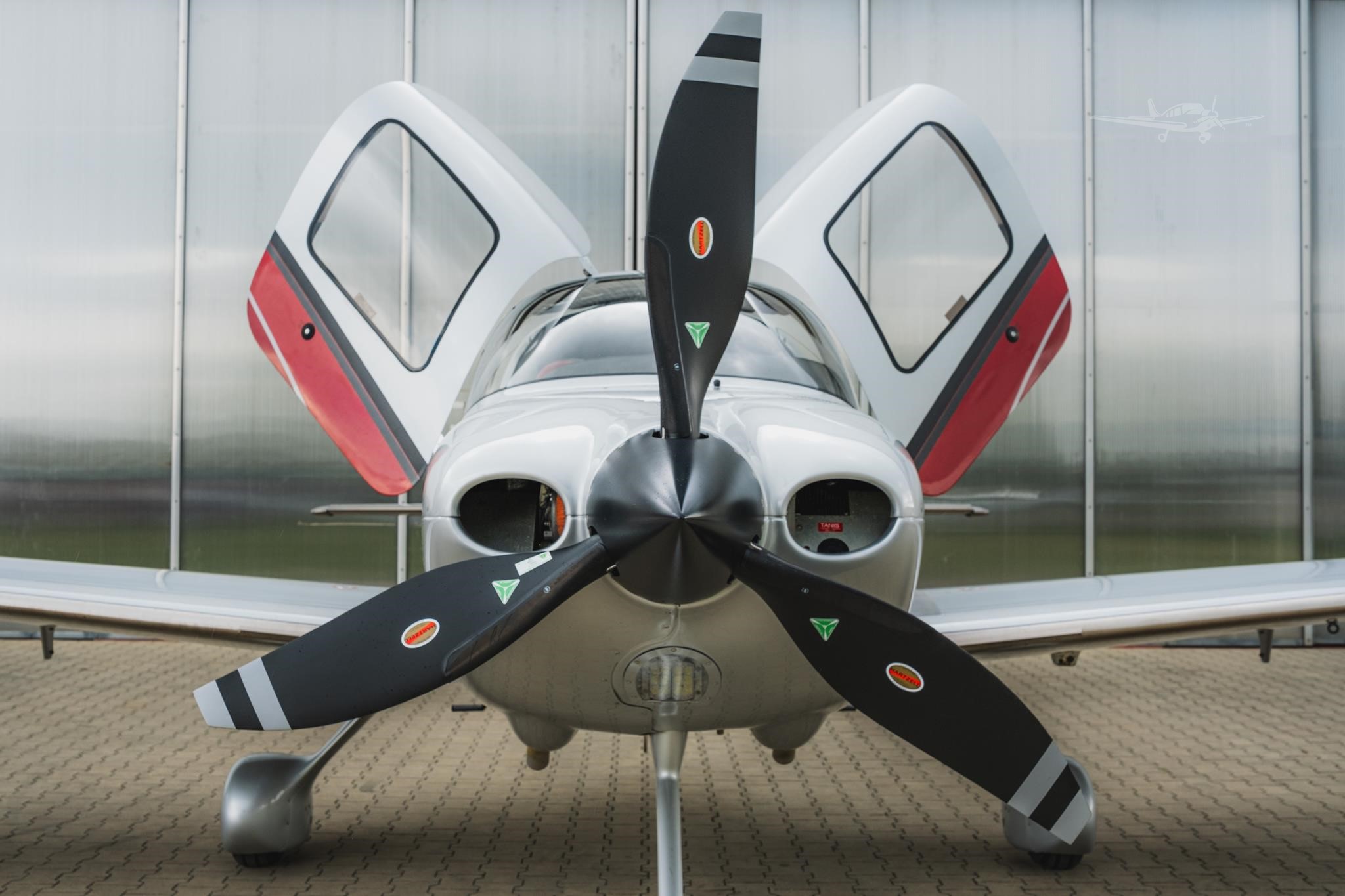 Cirrus SR22