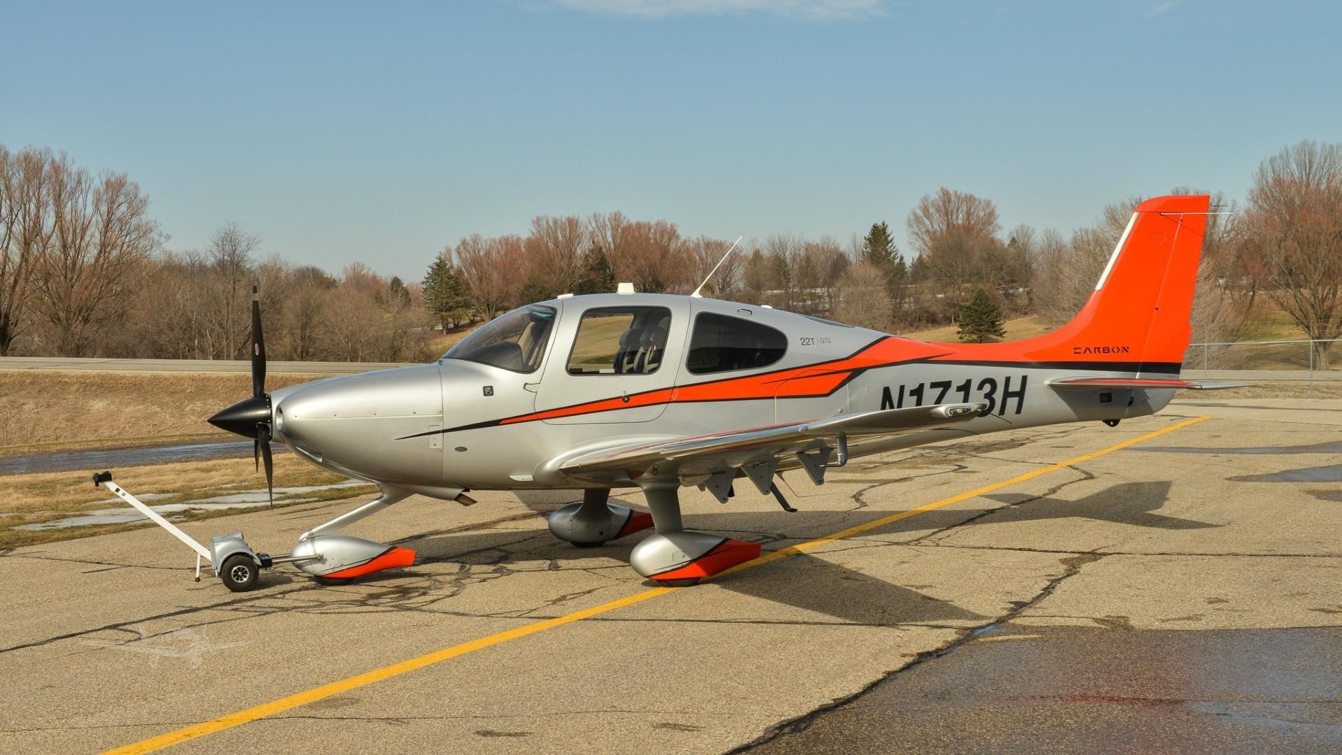 Cirrus SR22