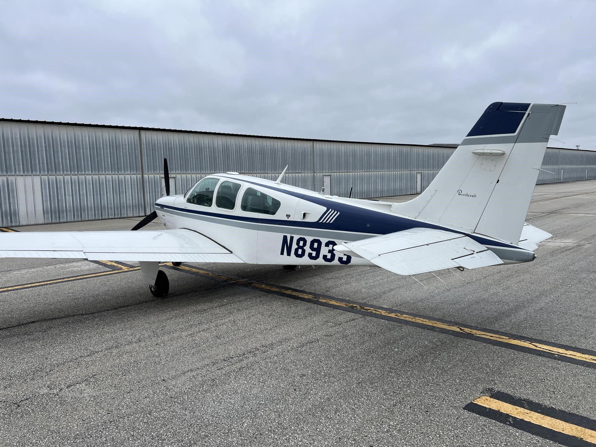 Beechcraft F33A Bonanza