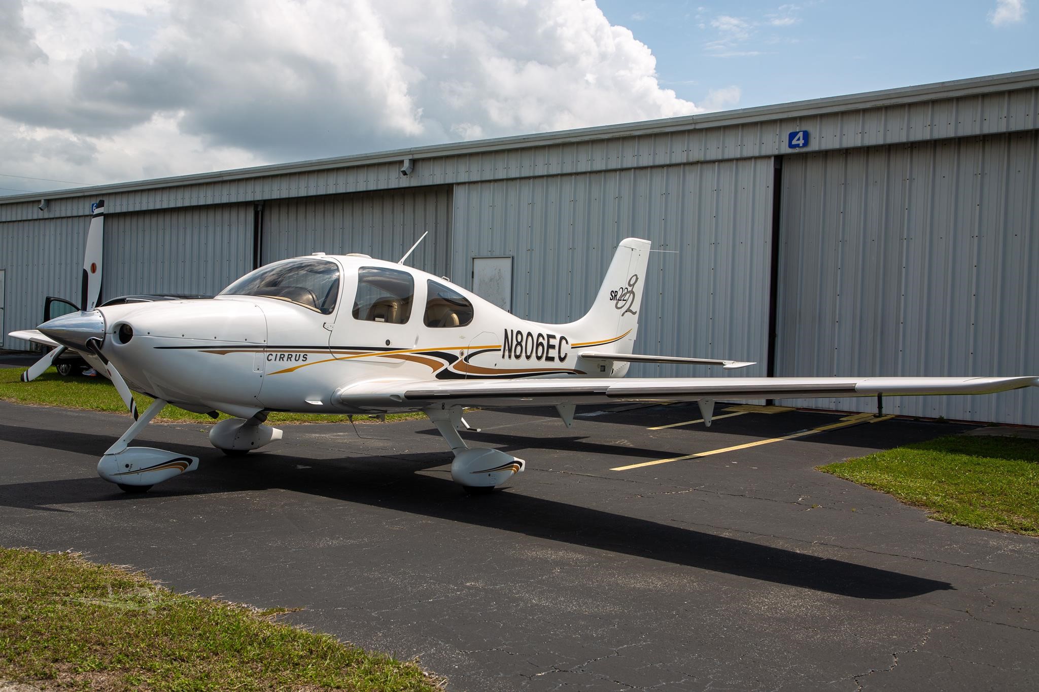 Cirrus SR22