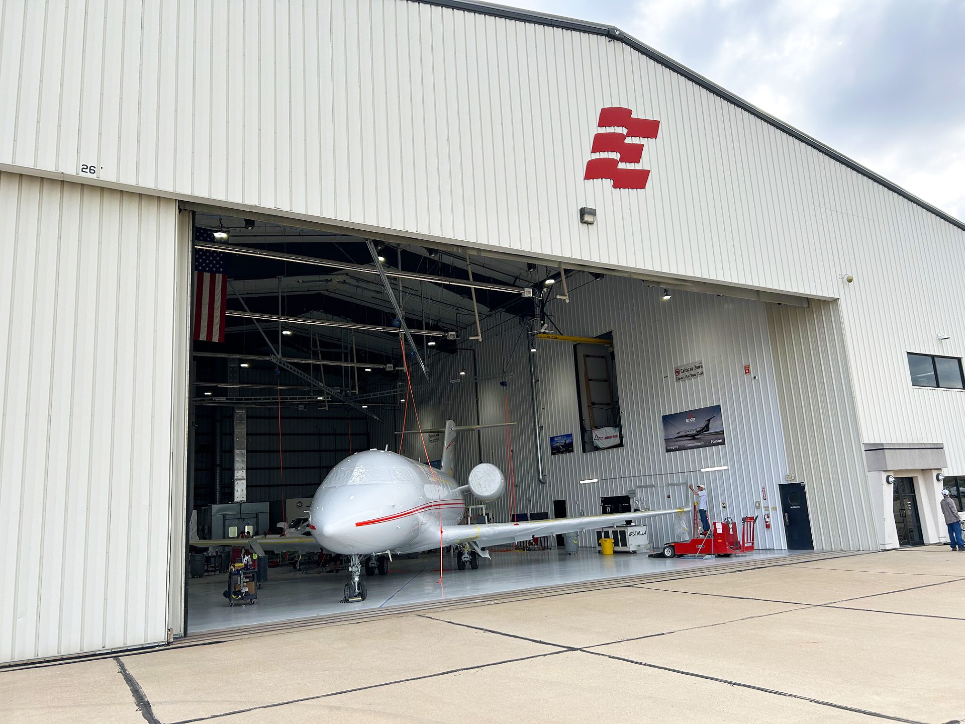 Elliott Aviation Moline — operator location image
