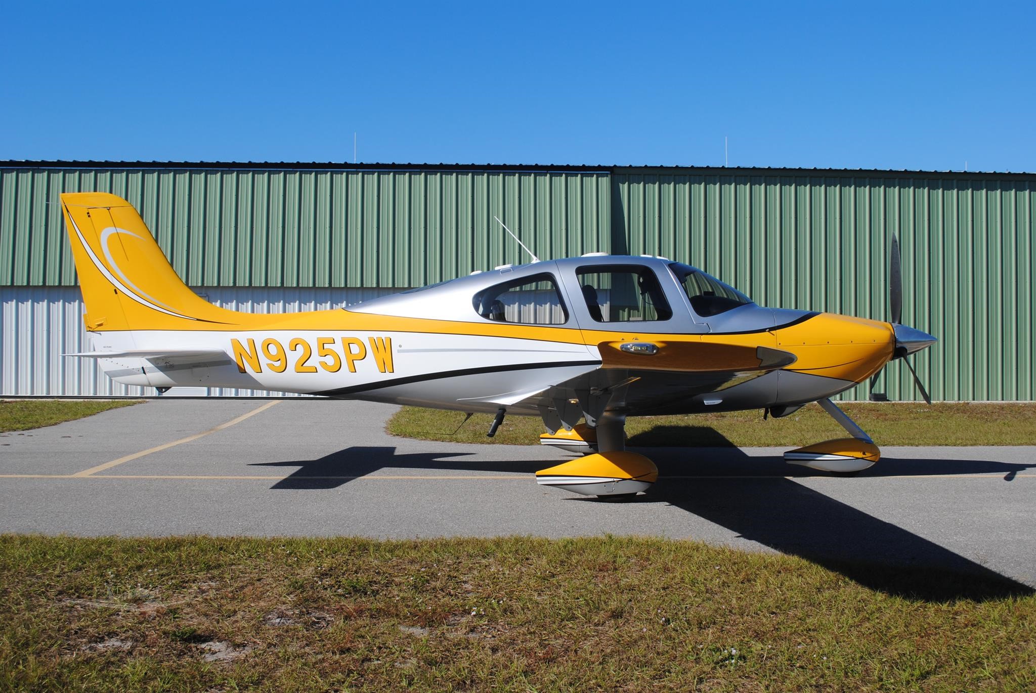 Cirrus SR22