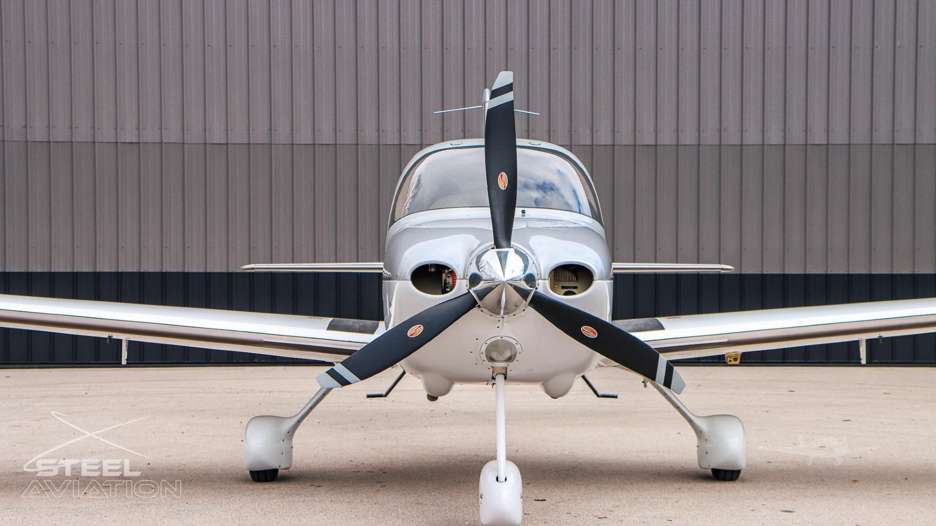 Cirrus SR22
