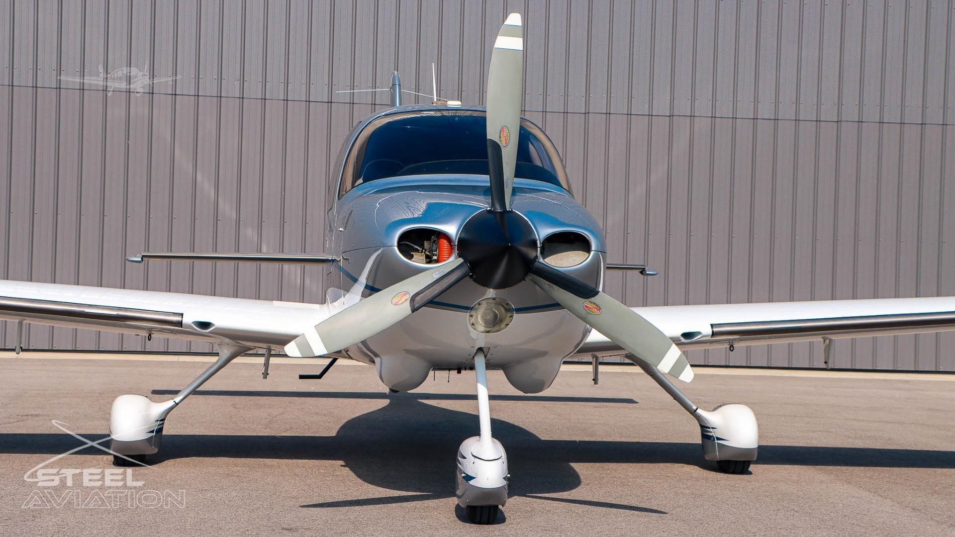 Cirrus SR22