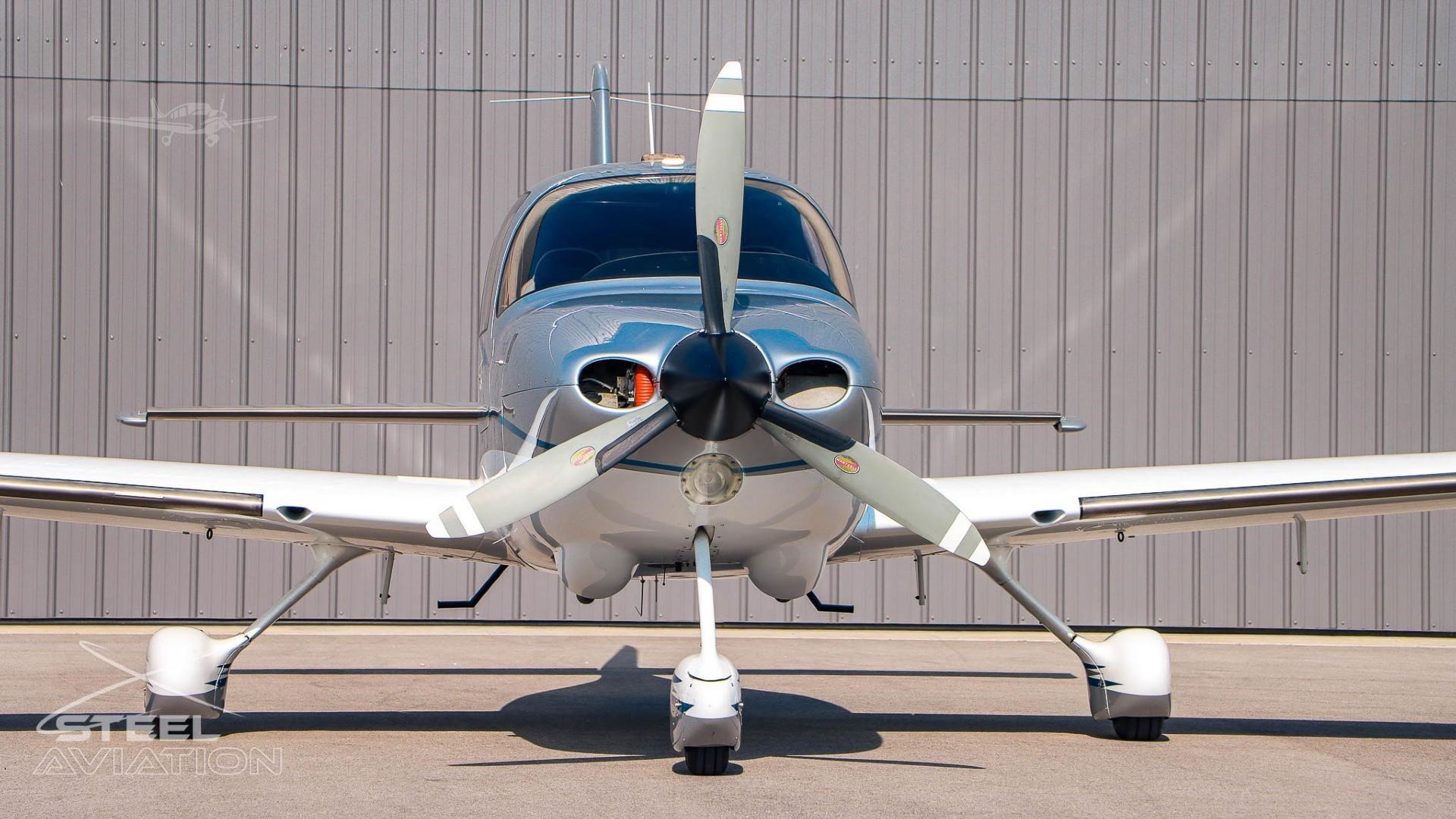 Cirrus SR22