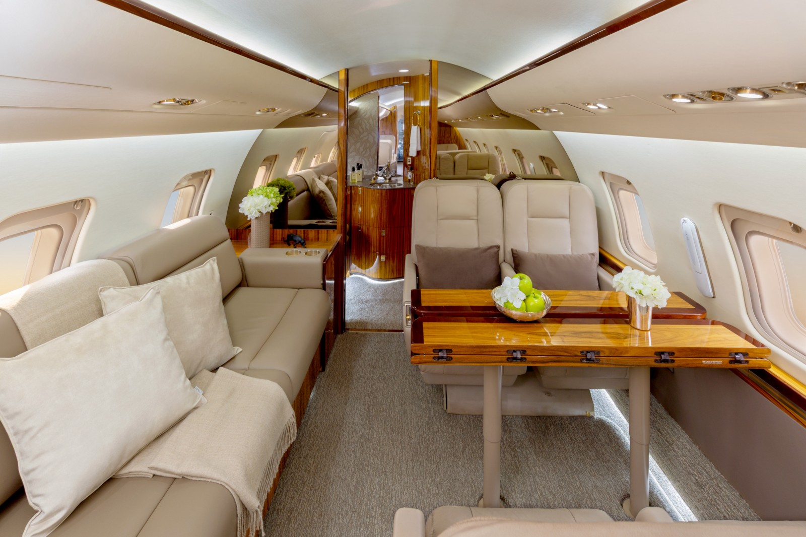 Challenger 604
