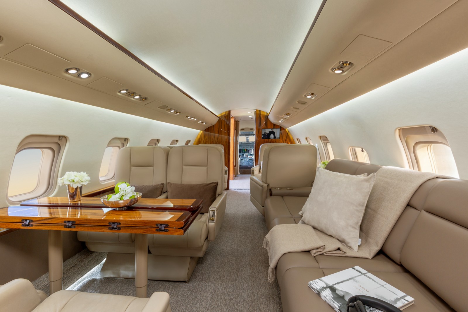 Challenger 604