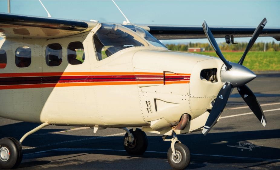 Cessna 210