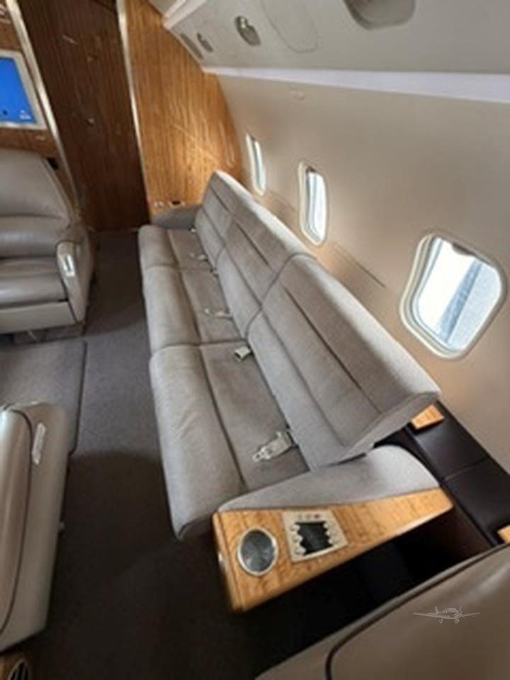Challenger 300