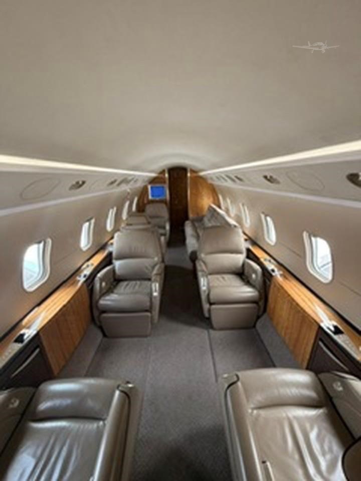 Challenger 300