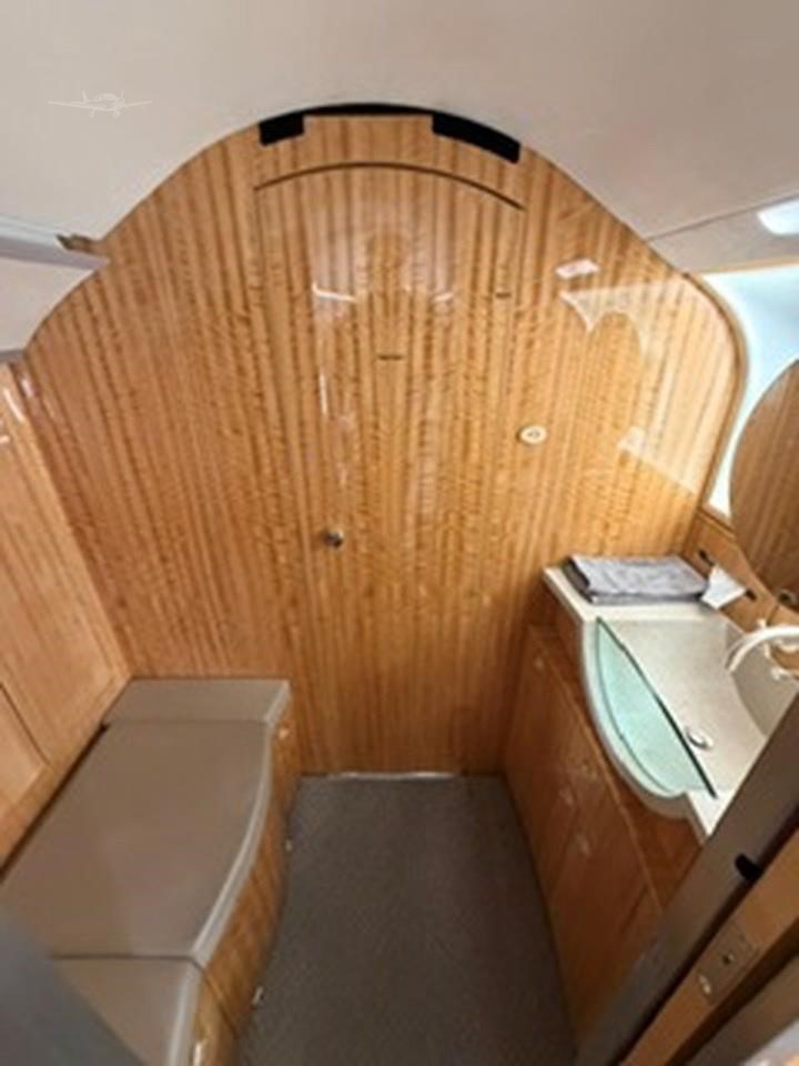 Challenger 300