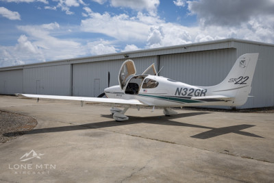 Cirrus SR22