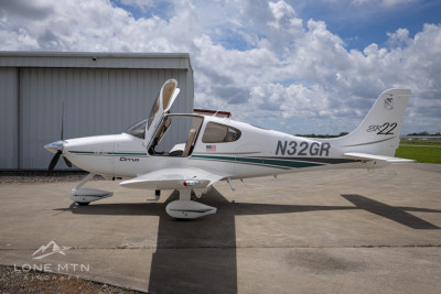 Cirrus SR22
