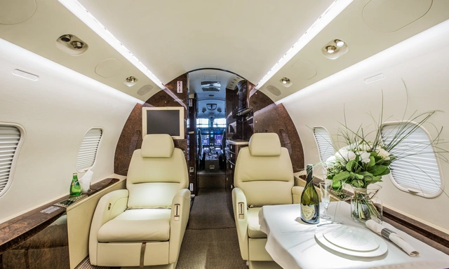 SP-ZSZ Challenger 300 - Jet Story owned by S/N 20044