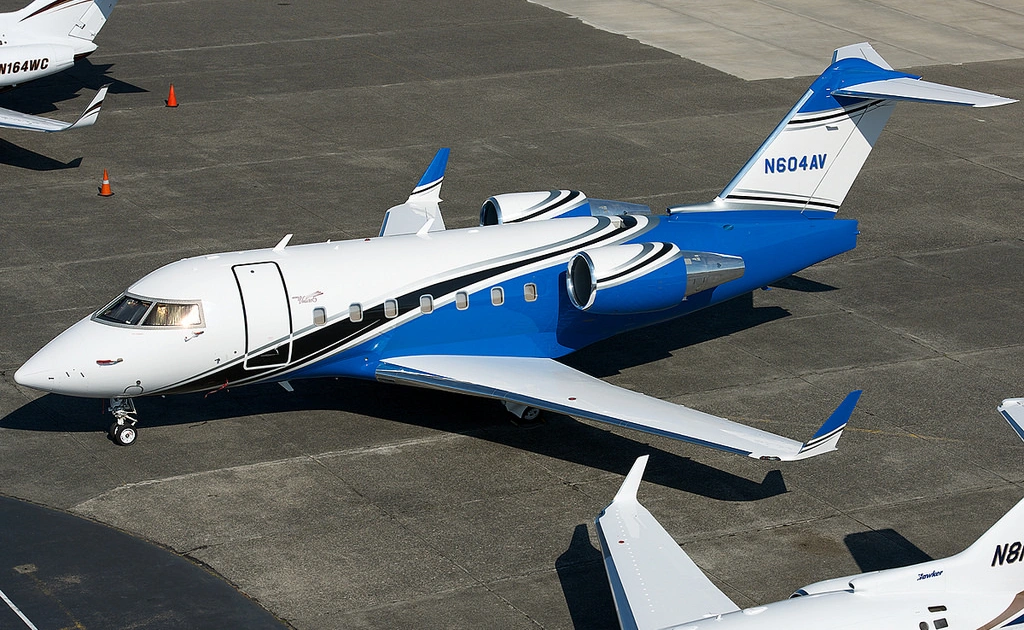 N604AV Challenger 604 - Clay Lacy Aviation, Inc. owned by S/N 5437