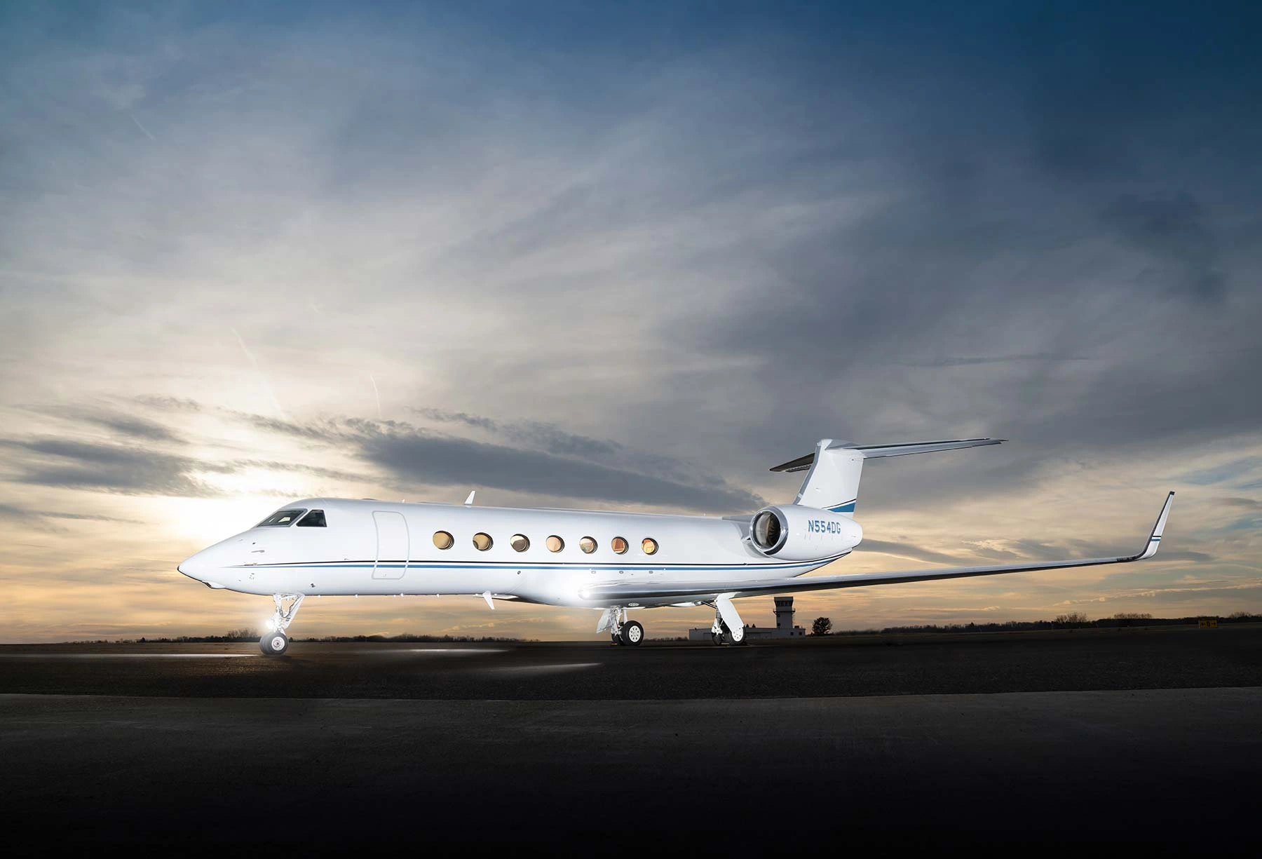 N554DG Gulfstream G550 - Clay Lacy Aviation, Inc. owned by S/N 5196