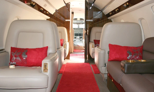 ZS-KEN Challenger 604 - Luxaviation Africa owned by S/N 5318