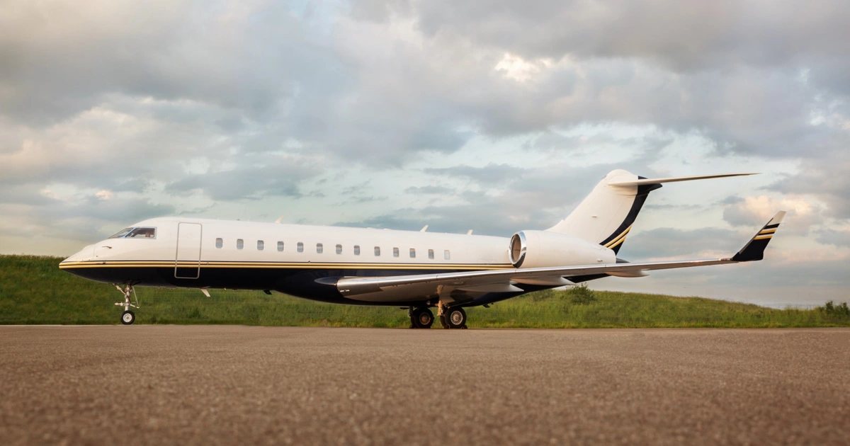 Private 『J』 Bombardier_Global_XRS__Exterio