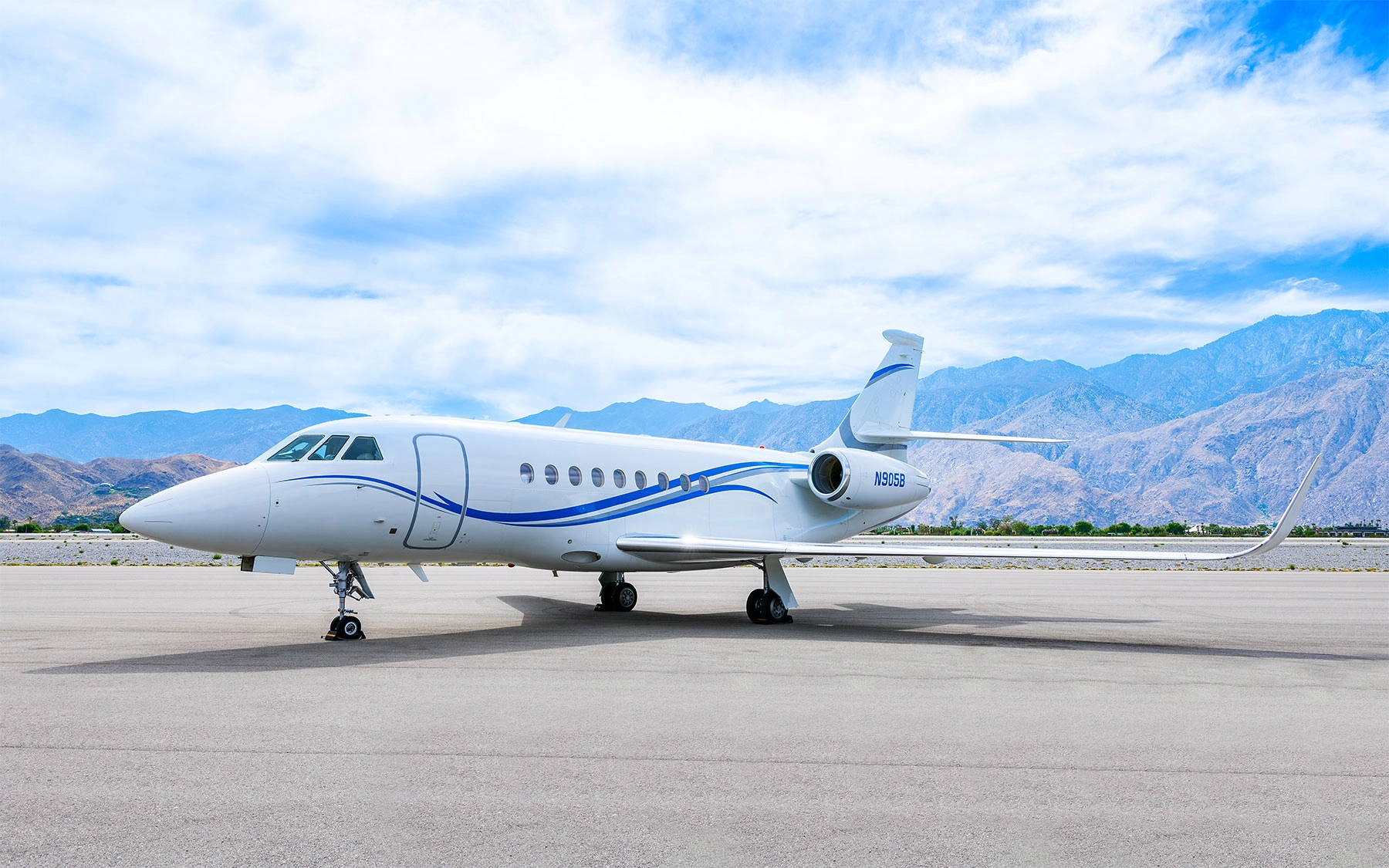 SRC製　FALCON-W N905B Falcon 2000LXS - Clay Lacy Aviation, Inc. owned by S/N 267