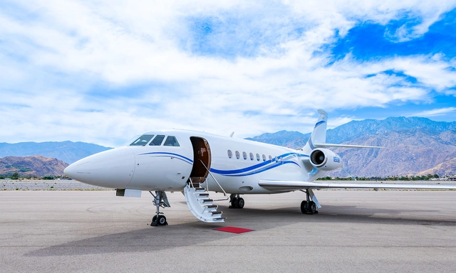 N905B Falcon 2000LXS - Clay Lacy Aviation, Inc. owned by S/N 267