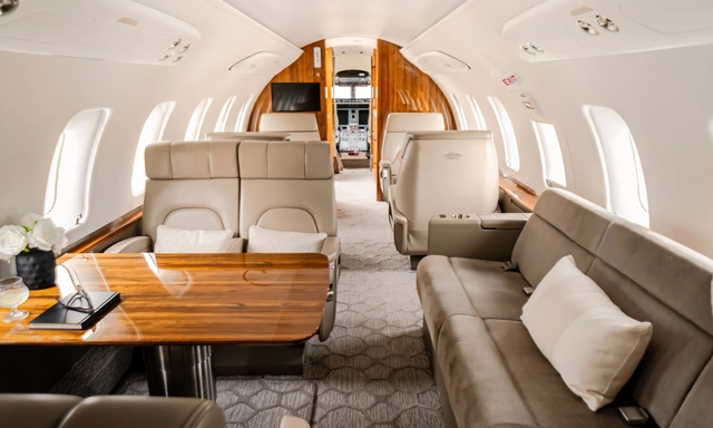 Aircraft14機、Passenger1機 VT-TEN APCO Infratech Embraer EMB-135BJ LEGACY 650, MSN