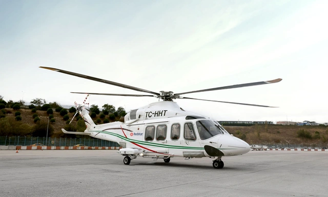 ヘリコプター AW109SP AgustaWestland Grand new Luxurious Agusta Westland AW109 SP Grand New landing at