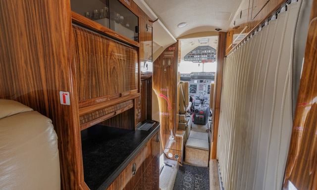 N868PZ Hawker 800XP - Mach One Air Charters, Inc. owned by S/N 258633