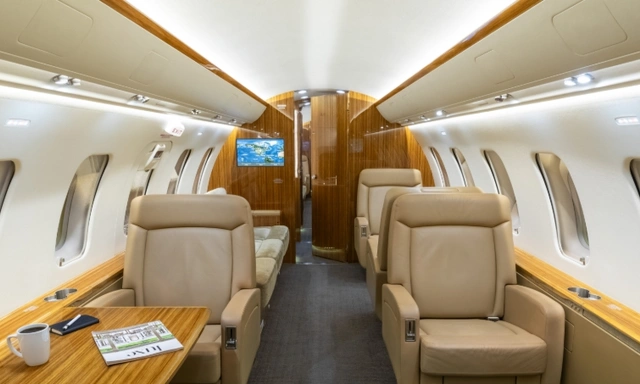 A6-FAM Challenger 605 - Falcon Aviation Services owned by S/N 5905